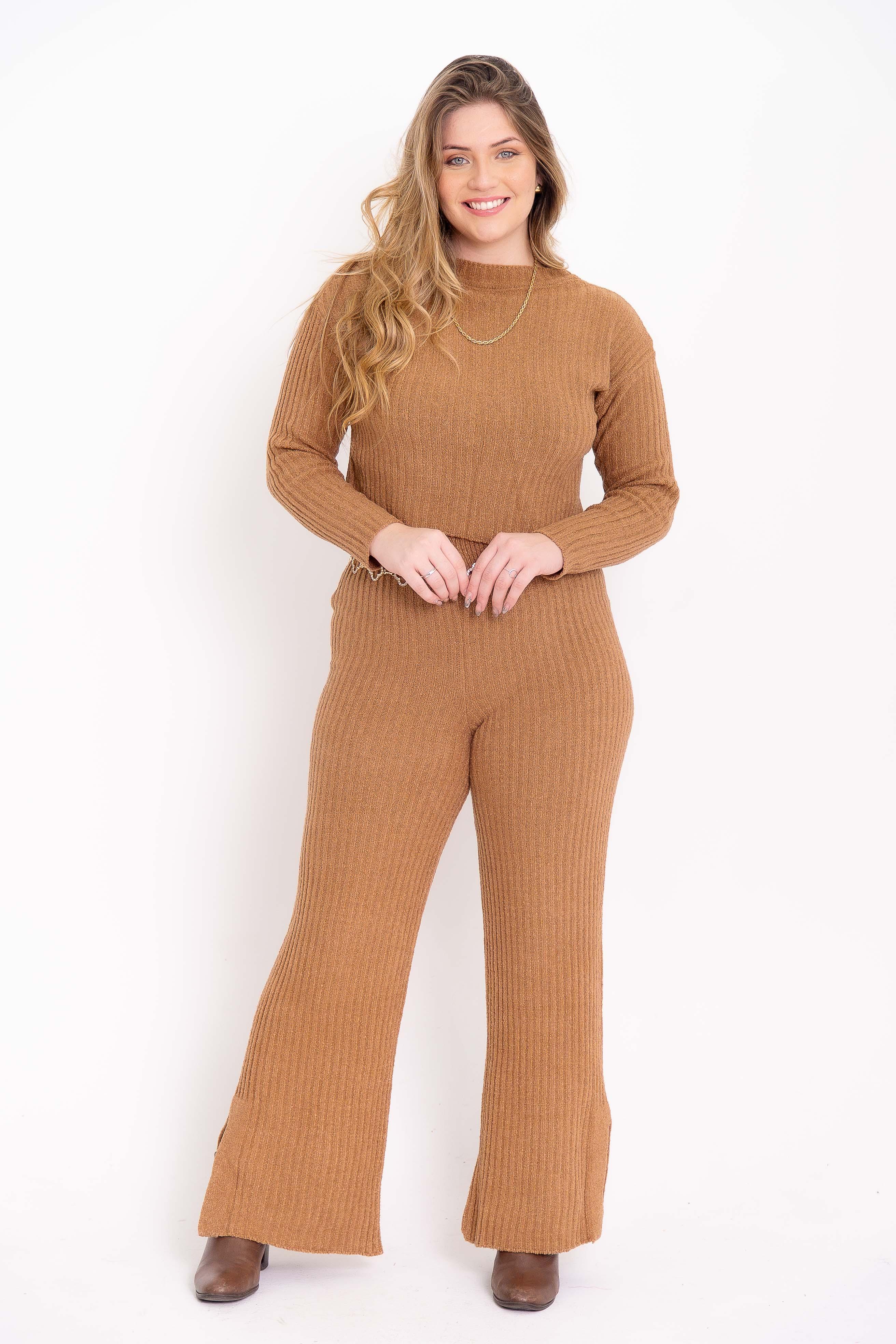 Conjunto Cropped e Calça Fenda na Barra