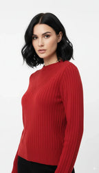 Blusa Detalhe V em Furinhos