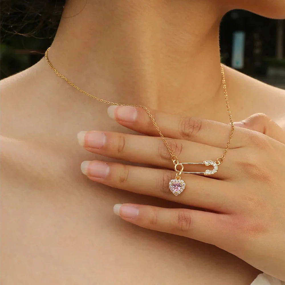 Colar de Pingente Coração Luxuoso com Zircônia e Ouro 18K