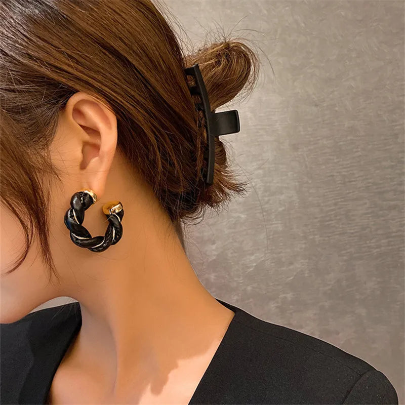 Brincos Geométricos de Couro e Metal - Estilo Europeu