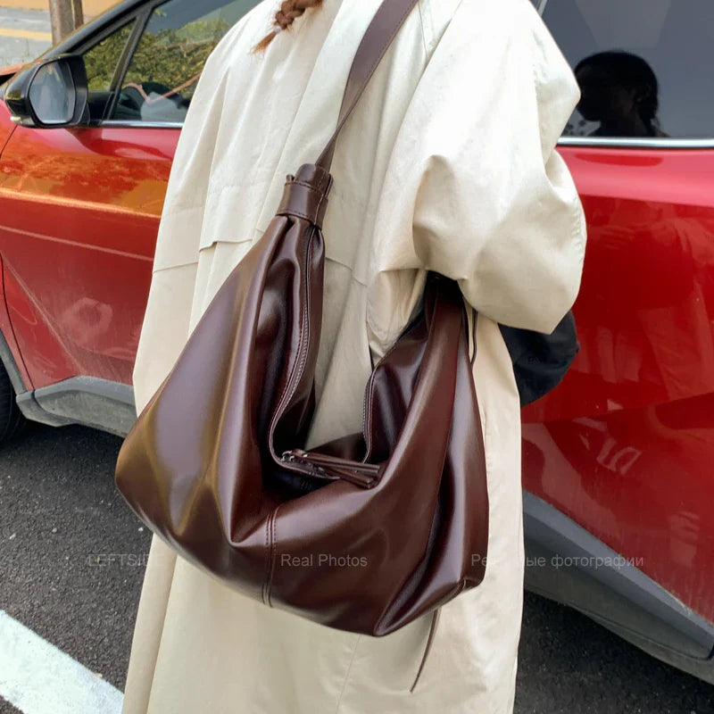 Bolsa Hobo de Couro Plutônio Luxo para Mulheres