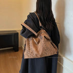 Bolsa de Ombro Punk em Couro Plutônio com Rebites