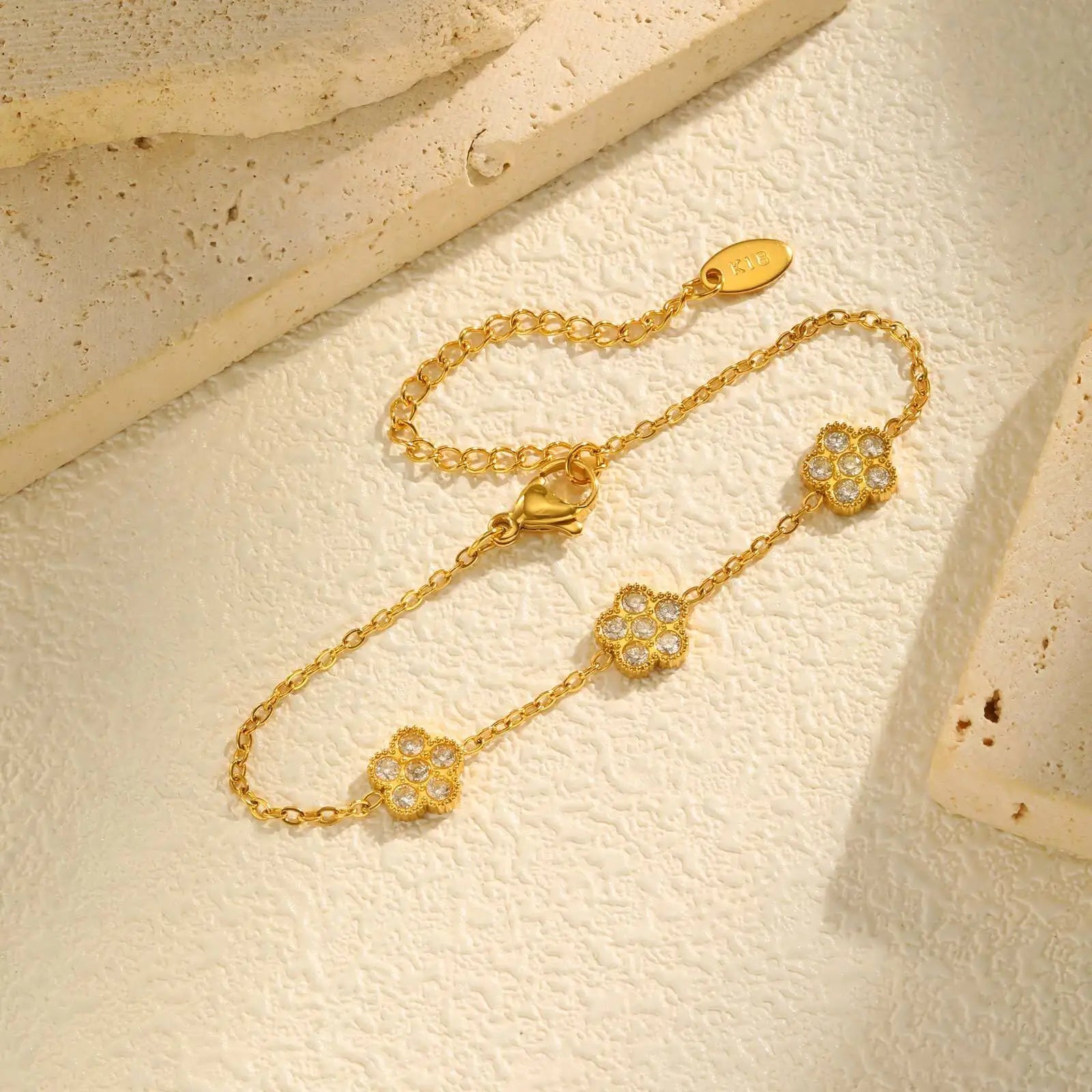 Pulseira Flor de Zircônia Banhada a Ouro 18K