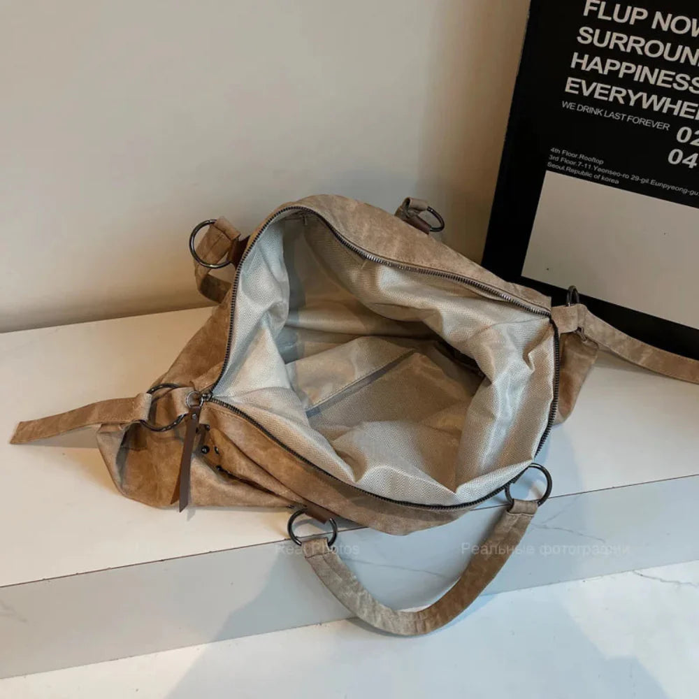 Bolsa de Ombro Punk em Couro Plutônio com Rebites