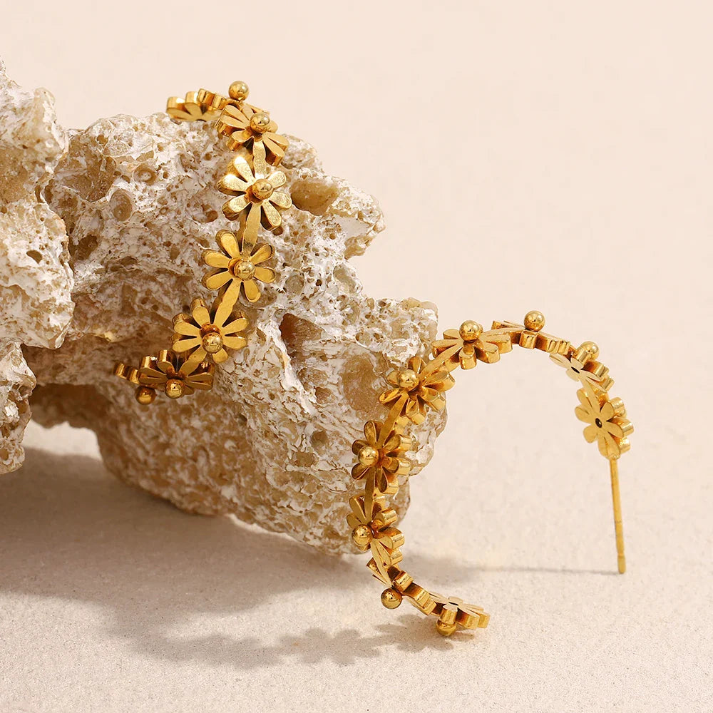 Brinco Flor de Ouro 18K em Aço Inoxidável