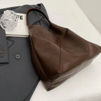 Bolsa Hobo de Couro Feminina Leftside - Elegância Atemporal