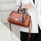 Bolsa Boston Elegance com Borla e Alça Removível