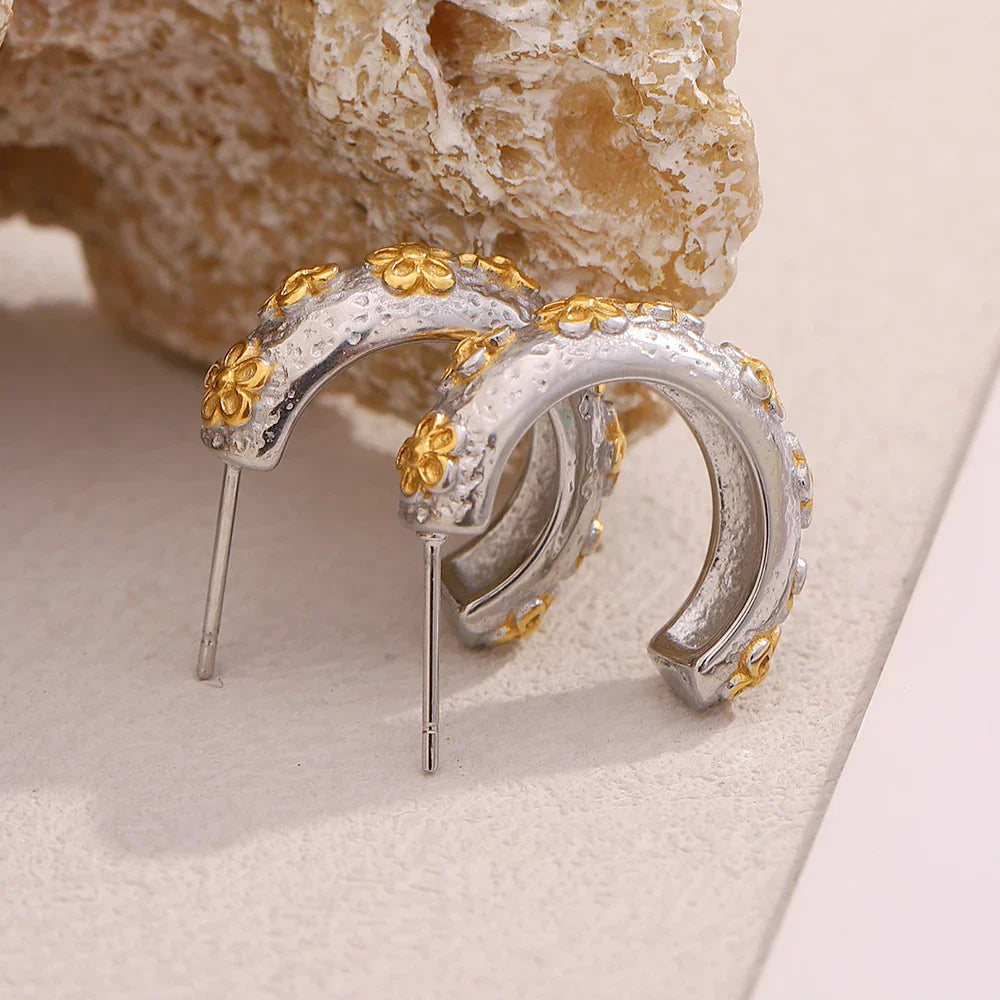 Brincos Mini Flor C Banho Ouro 18K Aço Inoxidável