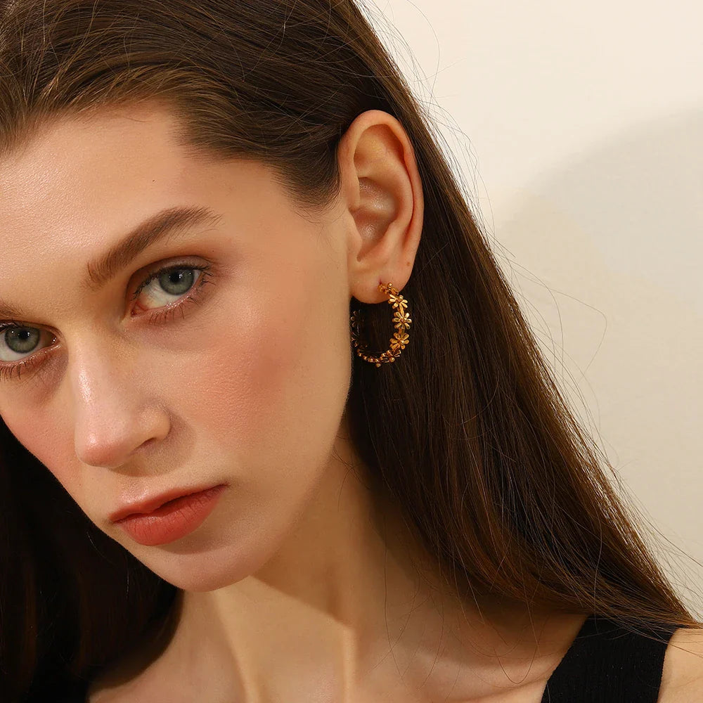 Brinco Flor de Ouro 18K em Aço Inoxidável