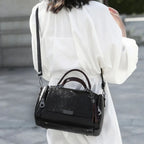 Bolsa Boston Elegance com Borla e Alça Removível