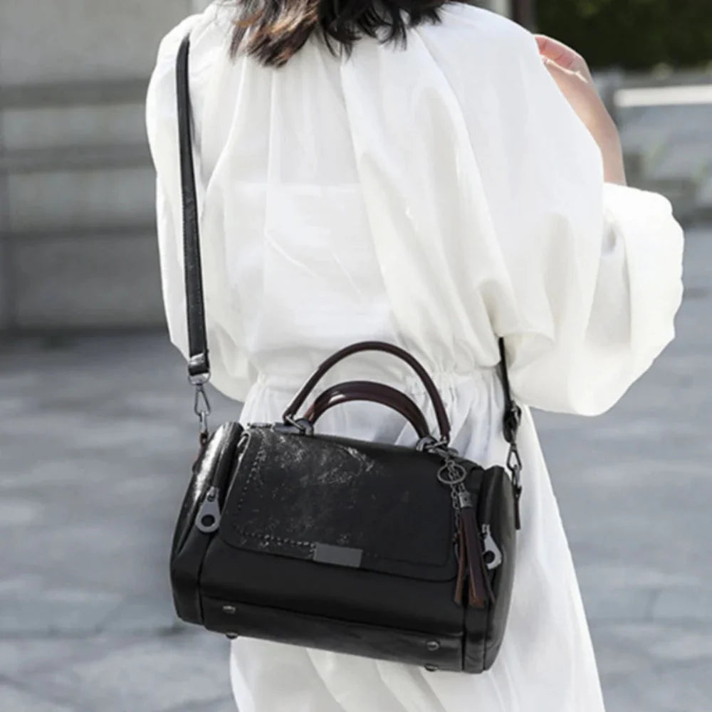 Bolsa Boston Elegance com Borla e Alça Removível