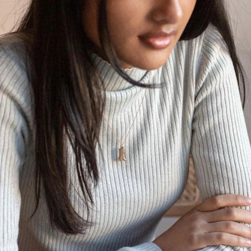 Colar Pingente Botas Cowboy Banhado a Ouro