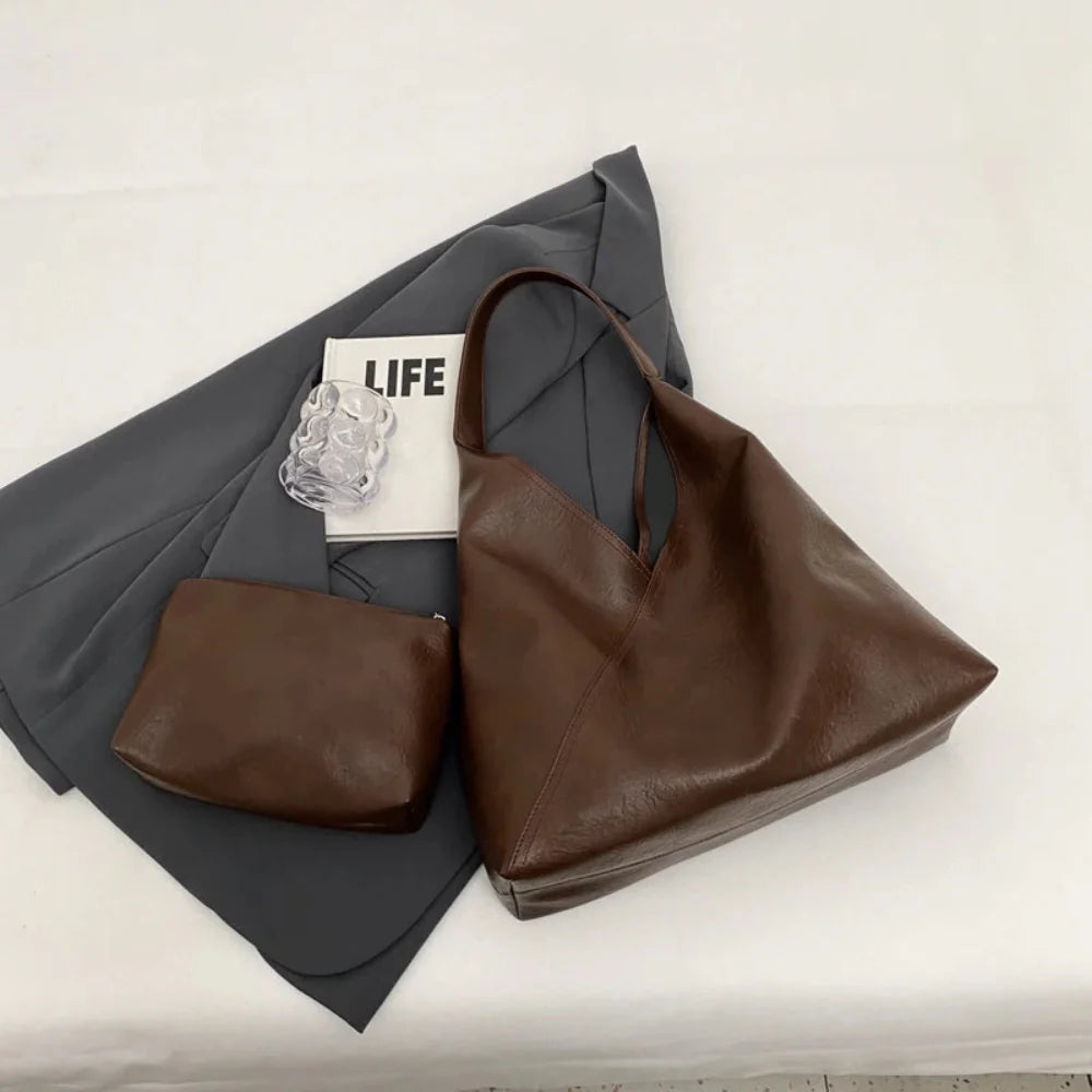 Bolsa Hobo de Couro Feminina Leftside - Elegância Atemporal