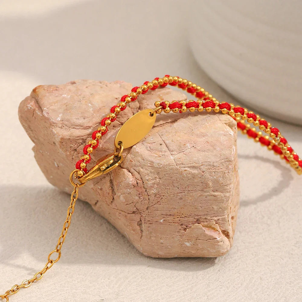 Pulseira Luxuosa de Contas Vermelhas Banhada a Ouro 18K