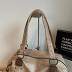 Bolsa de Ombro Punk em Couro Plutônio com Rebites