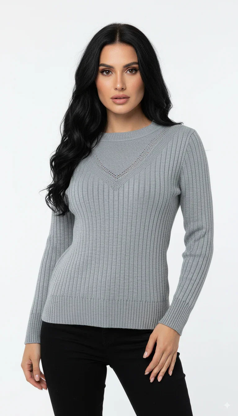 Blusa Detalhe V em Furinhos