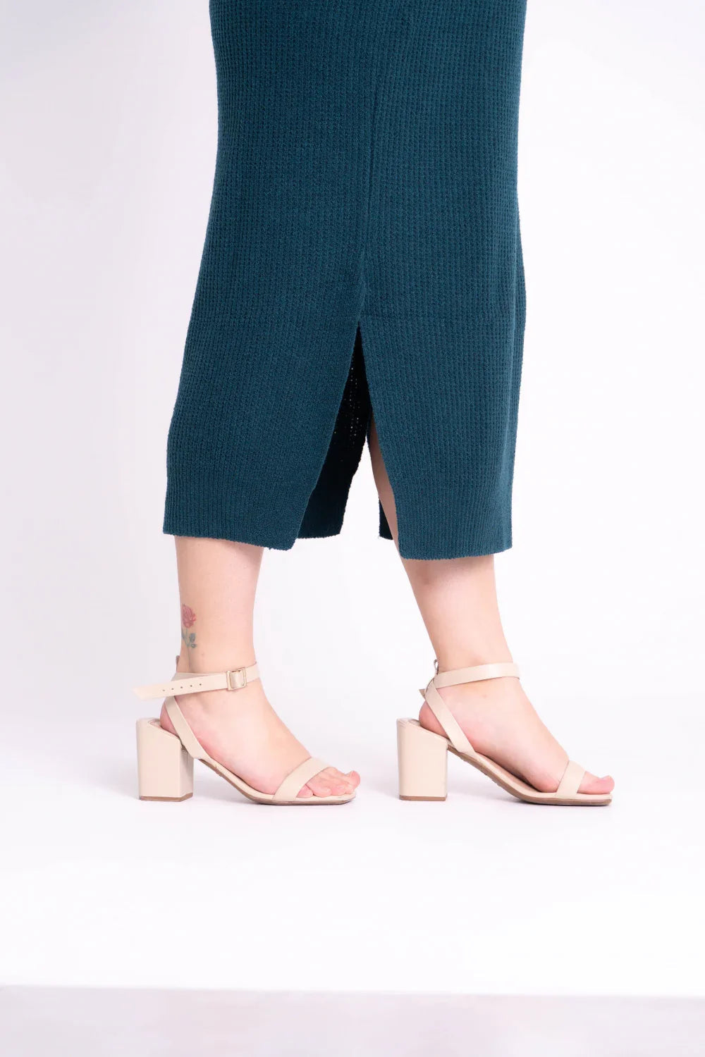 Vestido de Tricot Mousse com Fenda Lateral Plus Size