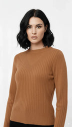 Blusa Detalhe V em Furinhos