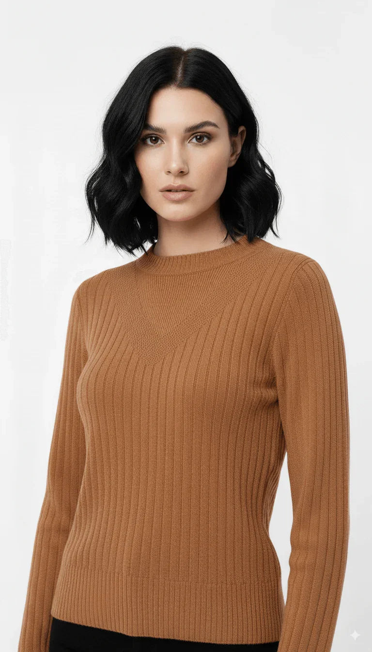 Blusa Detalhe V em Furinhos